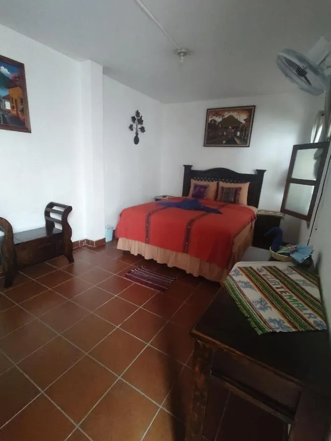 Francisco'S Rest House Hotel Antigua